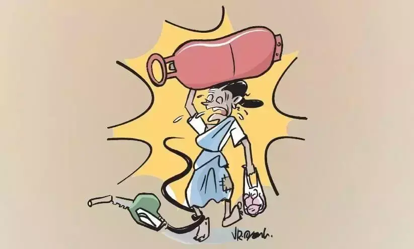 ഇരട്ടയടി; ഇന്ധന വിലവർധനക്ക് പിന്നാലെ പാചക വാതക വിലയും കൂട്ടി