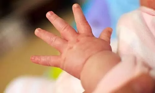 മന്ത്രിയുടെ വിജയാഘോഷയാത്രക്ക് വാഹനം തടഞ്ഞു; ചികിത്സകിട്ടാതെ പിഞ്ചുകുഞ്ഞിന് ദാരുണാന്ത്യം