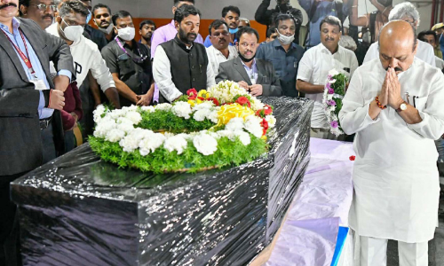 നോവായി നവീന്‍റെ അന്ത്യയാത്ര; മൃതദേഹം മെഡിക്കൽ കോളജിന് കൈമാറി