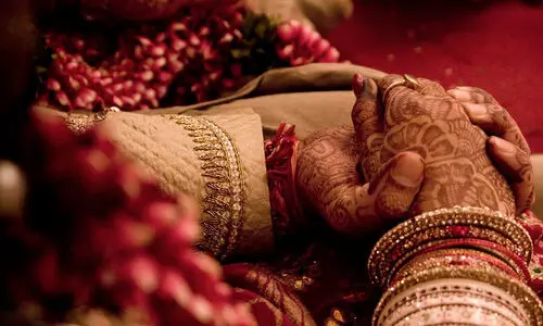 കാമുകി ജീവനൊടുക്കിയതോടെ കല്യാണ ദിനത്തിൽ വരൻ മുങ്ങി; ആത്മഹത്യക്ക് ശ്രമിച്ച് വധു