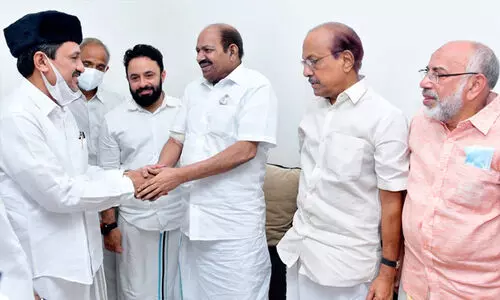 കോടിയേരി പാണക്കാടെത്തി തങ്ങൾ കുടുംബത്തെ ആശ്വസിപ്പിച്ചു