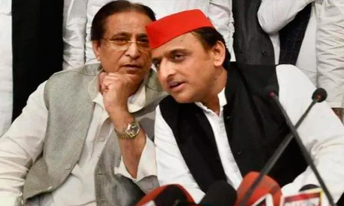 അഖിലേഷും അസംഖാനും പാർലമെന്റ് അംഗത്വം രാജിവെച്ചു