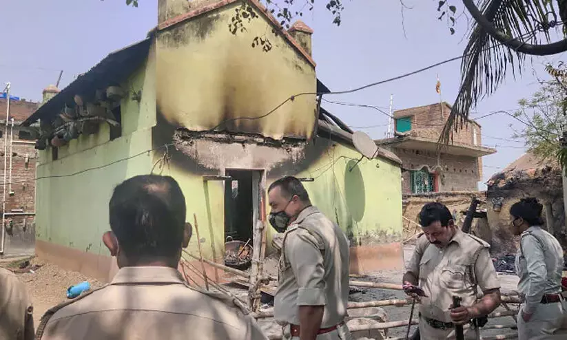 ബംഗാളിൽ 8 പേരെ ചുട്ടുകൊന്ന സംഭവത്തിൽ കൽക്കട്ട ഹൈകോടതി സ്വമേധയ കേസെടുത്തു ബംഗാളിൽ 8 പേരെ ചുട്ടുകൊന്ന സംഭവത്തിൽ കൽക്കട്ട ഹൈകോടതി സ്വമേധയ കേസെടുത്തു