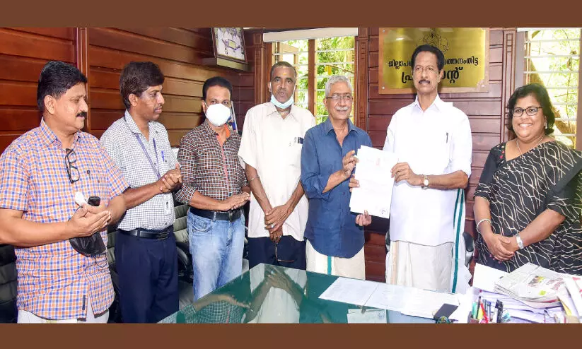 പ്ലാസ്റ്റിക് മാലിന്യ സംസ്കരണത്തിന് പദ്ധതിയുമായി ജില്ല പഞ്ചായത്ത് പ്ലാസ്റ്റിക് മാലിന്യ സംസ്കരണത്തിന് പദ്ധതിയുമായി ജില്ല പഞ്ചായത്ത്