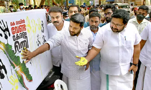 ചലച്ചിത്രമേളയിൽ കെ-റെയിലിനെതിരെ യൂത്ത് കോൺഗ്രസ് പ്രതിഷേധം