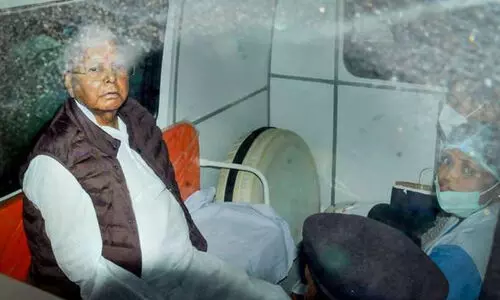 ലാലുവിനെ നട്ടപ്പാതിരക്ക് ഡിസ്ചാർജ് ചെയ്തു; പിന്നാലെ വീണ്ടും എയിംസിൽ