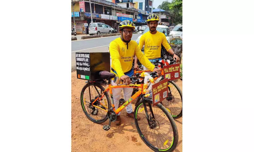 നിർധനർക്ക് വീടൊരുക്കാൻ സൈക്കിളിൽ ഇന്ത്യ ചുറ്റി യുവാക്കൾ നിർധനർക്ക് വീടൊരുക്കാൻ സൈക്കിളിൽ ഇന്ത്യ ചുറ്റി യുവാക്കൾ