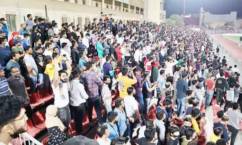 ഇന്ത്യൻ ടീമിന്​ പിന്തുണയുമായെത്തിയ ആരാധകർ // ചിത്രം: സത്യൻ പേരാമ്പ്ര