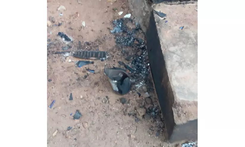 പരിഹസിച്ച വിദ്യാർഥികൾക്കുനേരെ യുവാവ് പെട്രോള്‍ ബോംബെറിഞ്ഞു