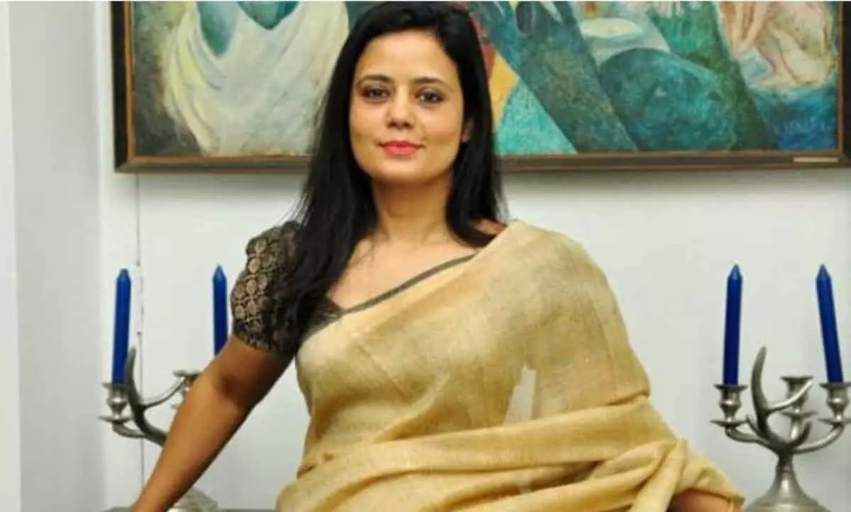 സ്വന്തമായി വിമാനമില്ല, പിന്നെ എന്തിനാണ് വ്യോമയാന മന്ത്രിയെന്ന് മഹുവ മൊയ്ത്ര