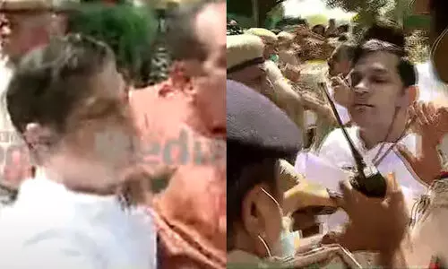 യു.ഡി.എഫ് എം.പിമാരെ ഡൽഹി പൊലീസ് മർദിച്ചു; ഹൈബി ഈഡ​ന്റെ മുഖത്തടിച്ചു, രമ്യ ഹരിദാസിന് നേരെ കൈയേറ്റം, പ്രതാപനെ പിടിച്ചു തള്ളി