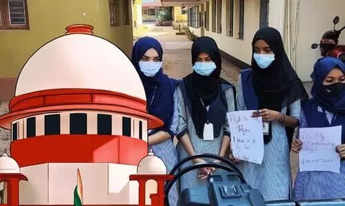 ഹിജാബ്​ കേസ്​ അടിയന്തരമായി കേൾക്കില്ലെന്ന് സുപ്രീംകോടതി ചീഫ്​ ജസ്റ്റിസ്​