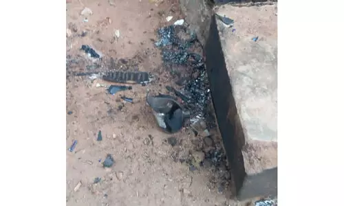 പരിഹസിച്ച വിദ്യാർഥികൾക്കുനേരെ യുവാവ് പെട്രോള്‍ ബോംബെറിഞ്ഞു