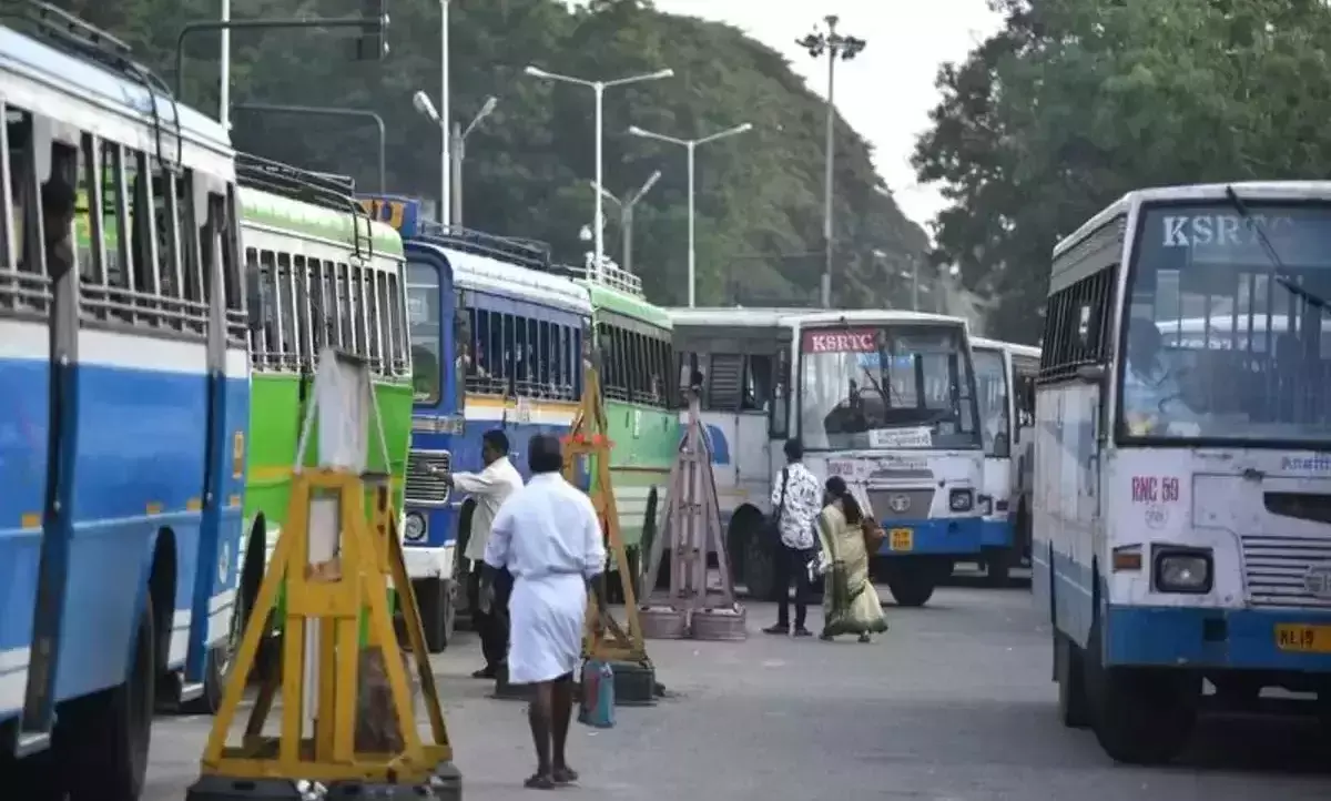 സമരത്തിനിടയിലും തലസ്ഥാനത്ത്​ സ്വകാര്യബസുകൾ ഓടുന്നതെന്തുകൊണ്ട്​ ?
