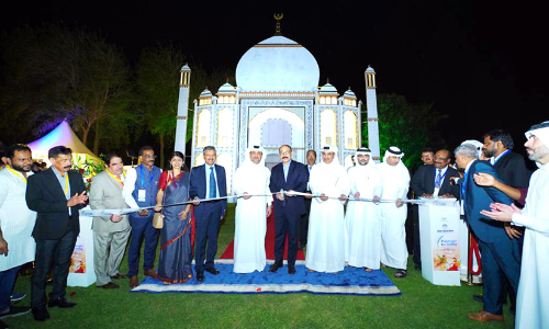 ആഘോഷക്കൊടിയേറ്റം