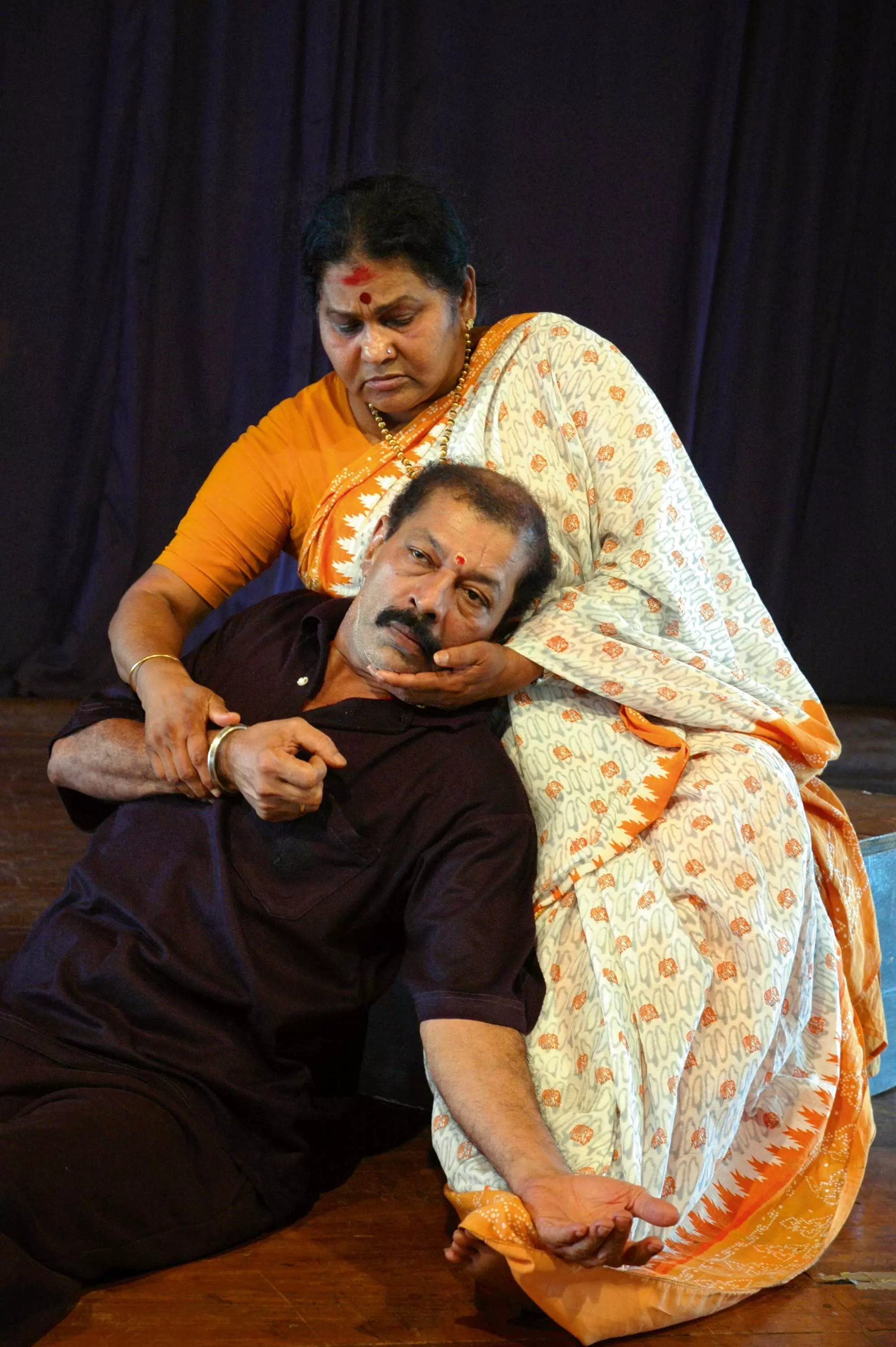 മുരളിയും കെ.പി.എ.സി ലളിതയും-'മൃത്യുഞ്ജയ'ത്തിന്റെ റിഹേഴ്സൽ വേളയിൽ മുരളിയും കെ.പി.എ.സി ലളിതയും-'മൃത്യുഞ്ജയ'ത്തിന്റെ റിഹേഴ്സൽ വേളയിൽ
