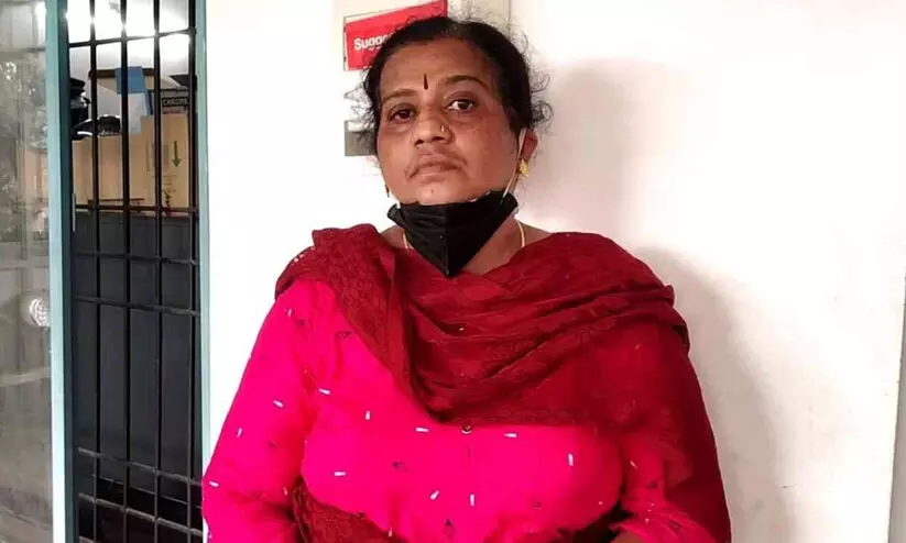 ഒരു കോടിയോളം രൂപയുടെ തട്ടിപ്പു നടത്തി അഞ്ചുവർഷമായി മുങ്ങിയ സ്ത്രീ അറസ്റ്റിൽ ഒരു കോടിയോളം രൂപയുടെ തട്ടിപ്പു നടത്തി അഞ്ചുവർഷമായി മുങ്ങിയ സ്ത്രീ അറസ്റ്റിൽ