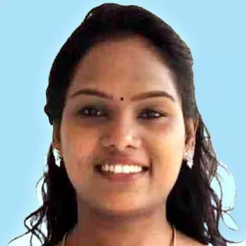 സ്കൂ​ട്ട​റി​ല്‍ കാ​റി​ടി​ച്ച് യു​വ​തി മ​രി​ച്ചു