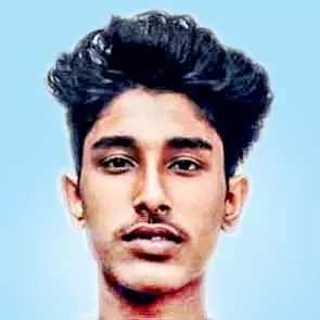 കാറിടിച്ച്​ പരിക്കേറ്റ  യുവാവ് മരിച്ചു