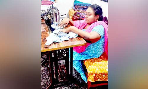 മാസ്കുകൾ ഇനി എന്തുചെയ്യും? നിയന്ത്രണങ്ങൾ പിൻവലിക്കുന്നതോടെ ജീവിതം വഴിമുട്ടുമെന്ന ഭീതിയിൽ ലൈജാമണി