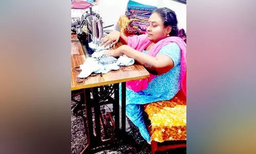 മാസ്കുകൾ ഇനി എന്തുചെയ്യും? നിയന്ത്രണങ്ങൾ പിൻവലിക്കുന്നതോടെ ജീവിതം വഴിമുട്ടുമെന്ന ഭീതിയിൽ ലൈജാമണി മാസ്കുകൾ ഇനി എന്തുചെയ്യും? നിയന്ത്രണങ്ങൾ പിൻവലിക്കുന്നതോടെ ജീവിതം വഴിമുട്ടുമെന്ന ഭീതിയിൽ ലൈജാമണി