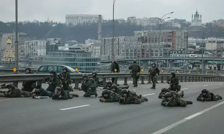 എങ്ങനെയെങ്കിലും യുദ്ധം അവസാനിപ്പിക്കാൻ റഷ്യ ആഗ്രഹിക്കുന്നതായി യുക്രെയ്ൻ സൈന്യം എങ്ങനെയെങ്കിലും യുദ്ധം അവസാനിപ്പിക്കാൻ റഷ്യ ആഗ്രഹിക്കുന്നതായി യുക്രെയ്ൻ സൈന്യം