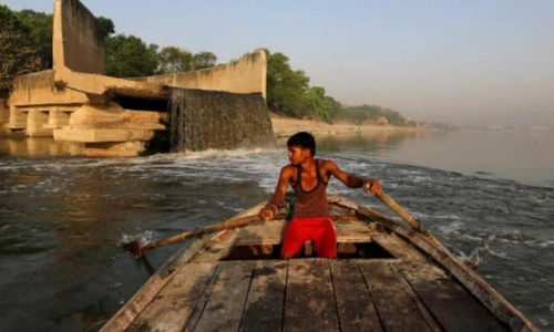 ഗംഗയിലേക്ക് മലിന ജലം ഒഴുക്കിവിടുന്നെന്ന് പരാതി; അന്വേഷണം