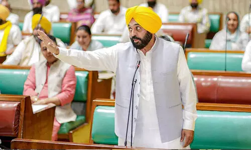 എം.എൽ.എമാർക്ക് ഇനി ഒരു പെൻഷൻ മാത്രം; സർക്കാറിന് 80 കോടി ലാഭമുണ്ടാക്കുന്ന നിർണായക തീരുമാനവുമായി ആപ്