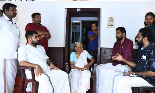 കെ റെയിൽ വരണം, കേരളം വളരണം; വീടുകയറി പ്രചാരണവുമായി ഡി.വൈ.എഫ്.ഐ