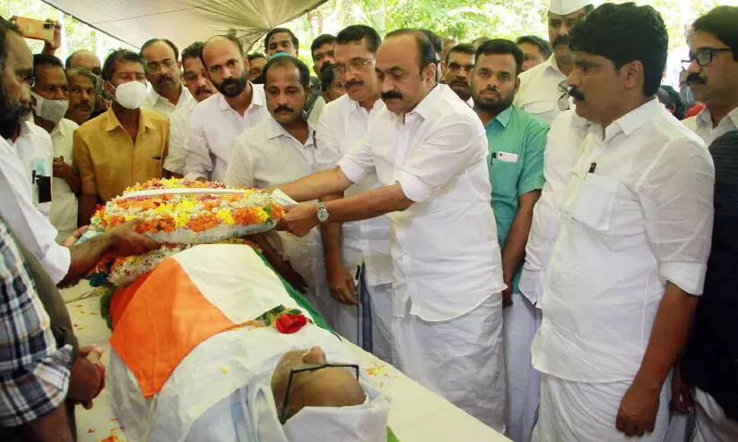 യു. രാജീവൻ; നഷ്ടമായത് സൗമ്യതയും ആദരവുംനിറഞ്ഞ നേതാവിനെ യു. രാജീവൻ; നഷ്ടമായത് സൗമ്യതയും ആദരവുംനിറഞ്ഞ നേതാവിനെ