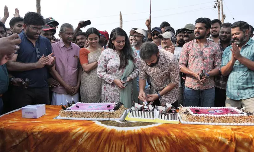 അനിയത്തിപ്രാവിന് 25 വർഷം; ആഘോഷം ന്നാ താൻ കേസ് കൊട് ലൊക്കേഷനിൽ