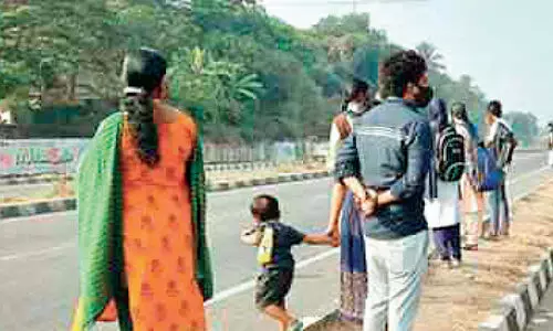 ശൊ...! വല്ലാത്തൊരു ബസ് കയറ്റം