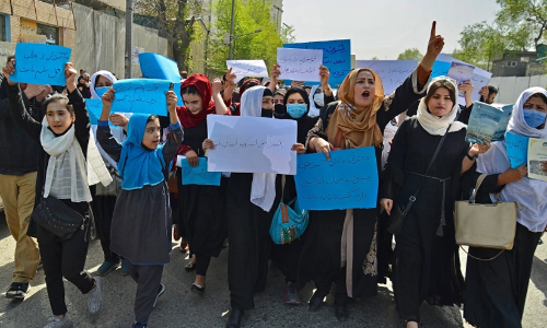 സ്കൂളുകൾ തുറക്കണം; കാബൂളിൽ താലിബാനെതിരെ പെൺകുട്ടികളുടെ പ്രതിഷേധം