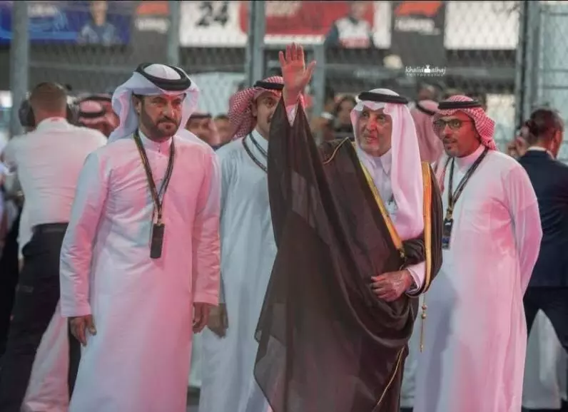 ഫോർമുല വൺ അവസാന റൗണ്ട് മത്സരം കാണാൻ മക്ക ഗവർണർ അമീർ ഖാലിദ് അൽഫൈസൽ ജിദ്ദ കോർണിഷിലെ ട്രാക്കിലെത്തിയപ്പോൾ ഫോർമുല വൺ അവസാന റൗണ്ട് മത്സരം കാണാൻ മക്ക ഗവർണർ അമീർ ഖാലിദ് അൽഫൈസൽ ജിദ്ദ കോർണിഷിലെ ട്രാക്കിലെത്തിയപ്പോൾ
