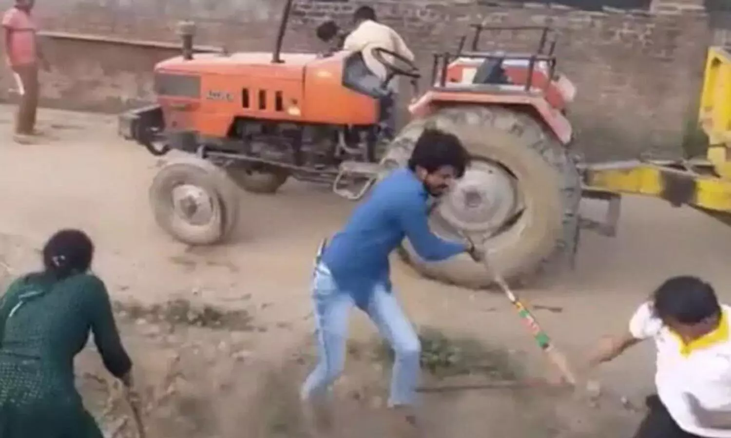 സ്വത്ത് തർക്കം കൈയാങ്കളിയായി; ഹോക്കി സ്റ്റിക്കെടുത്ത് കൂട്ടയടി, കേസ്