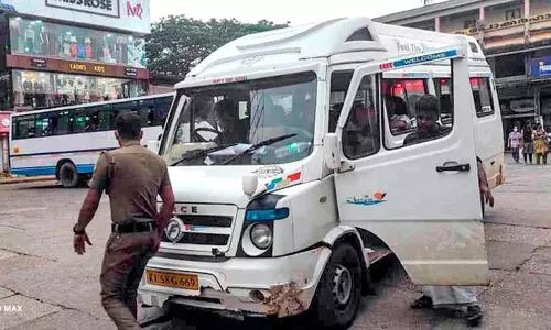 ബസ് സമരം മുതലെടുത്ത് ഫിറ്റ്നസില്ലാ വാഹനങ്ങൾ; യാത്രക്കാരുടെ ജീവന് വിലയില്ല