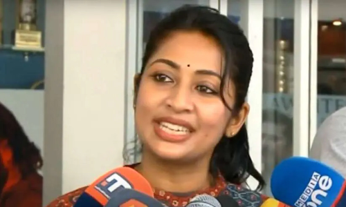 വിനായകൻ പറഞ്ഞത് തെറ്റ്; ക്ഷമ ചോദിക്കുന്നുവെന്ന് നവ്യ നായർ