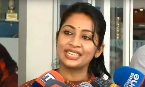 വിനായകൻ പറഞ്ഞത് തെറ്റ്; ക്ഷമ ചോദിക്കുന്നുവെന്ന് നവ്യ നായർ