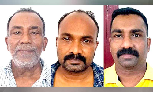 ഭാര്യയുടെ ബന്ധുവിനെ കൊലപ്പെടുത്താന് ശ്രമിച്ച വയോധികനും മക്കളും അറസ്റ്റില് ഭാര്യയുടെ ബന്ധുവിനെ കൊലപ്പെടുത്താന് ശ്രമിച്ച വയോധികനും മക്കളും അറസ്റ്റില്