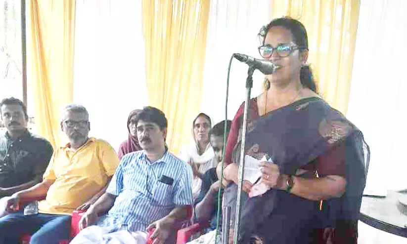 സിൽവർ ലൈൻ: കല്ലിടാൻ അനുവദിക്കില്ല -കെ.കെ. രമ എം.എൽ.എ സിൽവർ ലൈൻ: കല്ലിടാൻ അനുവദിക്കില്ല -കെ.കെ. രമ എം.എൽ.എ