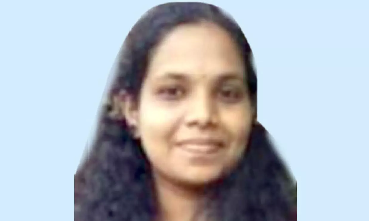 ട്രെയിൻ തട്ടി യുവതി മരിച്ചു