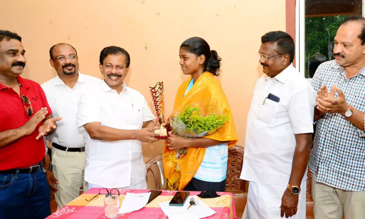 ഇടിക്കൂട്ടില്‍ വീണ്ടുമൊരു കൊല്ലം വിസ്മയം ലെന നോര്‍ബര്‍ട്ട് ലോക ജിംനാസെഡിലേക്ക്