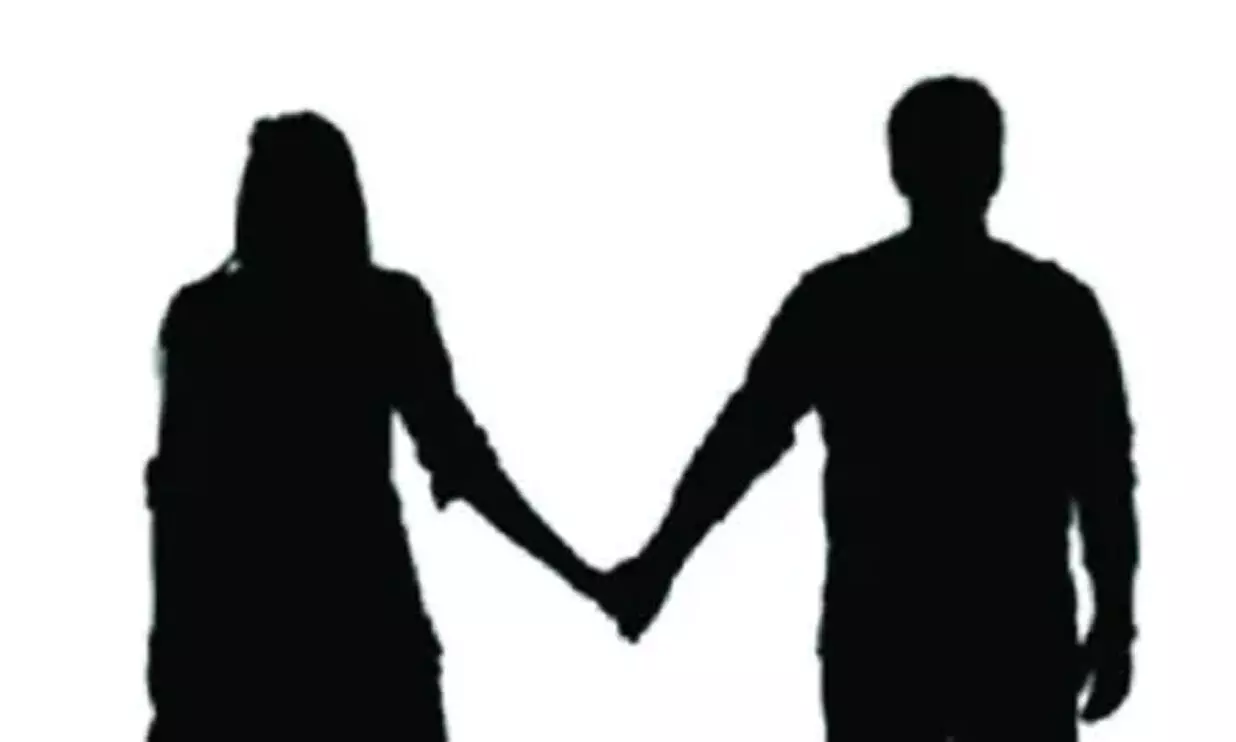 രണ്ടര വയസ്സുകാരനെ ഉപേക്ഷിച്ച് പോയ യുവതിയും കാമുകനും പിടിയിൽ