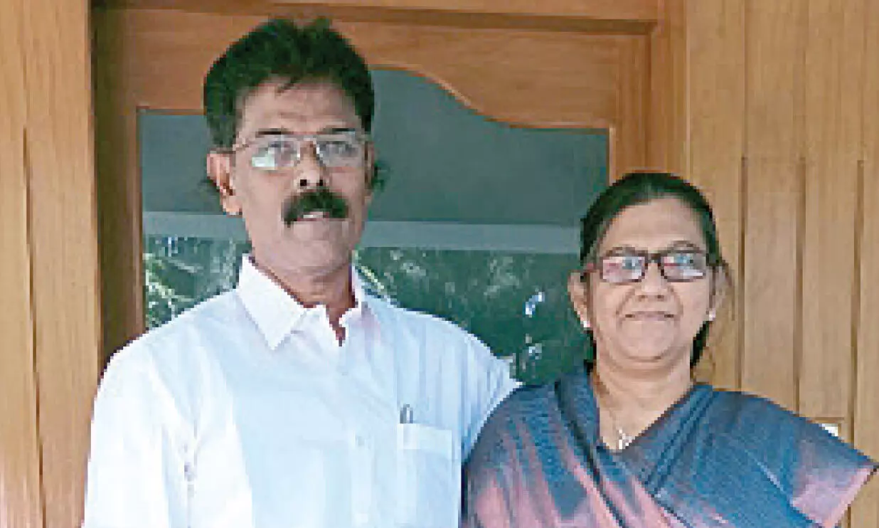 ഇരിങ്ങാലക്കുട ഗവ. ഗേള്‍സ് ഹൈസ്കൂളിലെ അധ്യാപക ദമ്പതികൾ പടിയിറങ്ങുന്നു