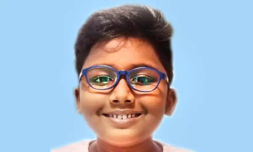 പിന്നോട്ടെടുത്ത സ്കൂൾ വാനിടിച്ച് രണ്ടാംക്ലാസുകാരന് ദാരുണാന്ത്യം; ഡ്രൈവർ അറസ്റ്റിൽ പിന്നോട്ടെടുത്ത സ്കൂൾ വാനിടിച്ച് രണ്ടാംക്ലാസുകാരന് ദാരുണാന്ത്യം; ഡ്രൈവർ അറസ്റ്റിൽ