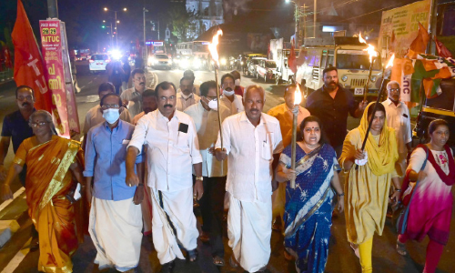 48 മണിക്കൂർ ദേശീയ പണിമുടക്ക് സമരോജ്ജ്വലം; മുഖ്യകേന്ദ്രം പാളയം