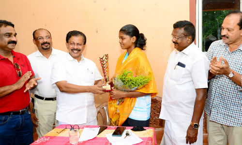 ഇടിക്കൂട്ടില്‍ വീണ്ടുമൊരു കൊല്ലം വിസ്മയം ലെന നോര്‍ബര്‍ട്ട് ലോക ജിംനാസെഡിലേക്ക്