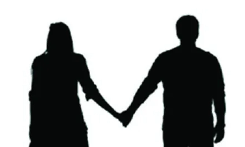 രണ്ടര വയസ്സുകാരനെ ഉപേക്ഷിച്ച് പോയ യുവതിയും കാമുകനും പിടിയിൽ