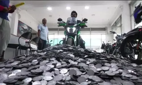 ബൈക്ക് വാങ്ങാൻ യുവാവ് എത്തിയത് ഒരു രൂപ നാണയങ്ങളുമായി, എണ്ണിത്തിട്ടപ്പെടുത്താനെടുത്തത് പത്ത് മണിക്കൂർ