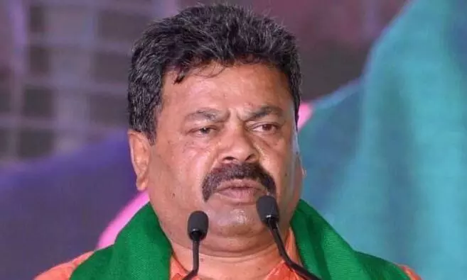 ദേശവിരുദ്ധ പ്രവർത്തനങ്ങൾ പഠിപ്പിക്കുന്നു; മദ്റസകൾ നിരോധിക്കണമെന്ന് ബി.ജെ.പി എം.എൽ.എ ദേശവിരുദ്ധ പ്രവർത്തനങ്ങൾ പഠിപ്പിക്കുന്നു; മദ്റസകൾ നിരോധിക്കണമെന്ന് ബി.ജെ.പി എം.എൽ.എ